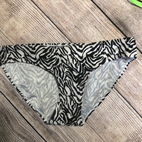 ‼️SOLD‼️ Ladies’ Swim Set - Picture 3 of 8
